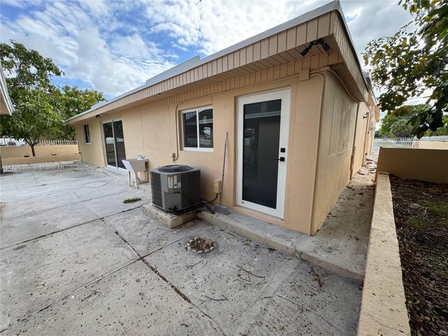 5 of 36 - 4701 Sw 104th Ct, Miami, FL