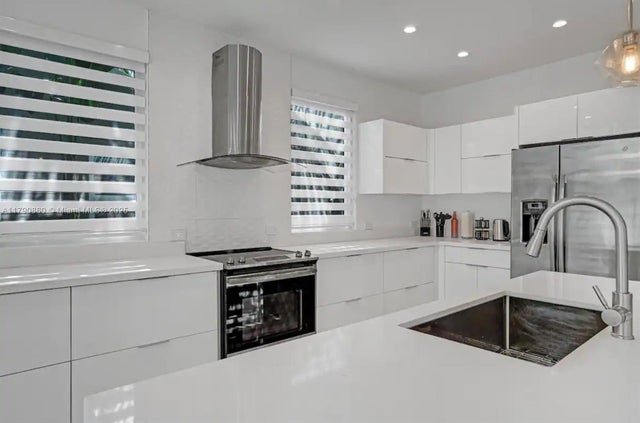 2 of 35 - 1547 Jackson, Hollywood, FL