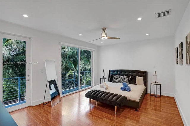 4 of 35 - 1547 Jackson, Hollywood, FL