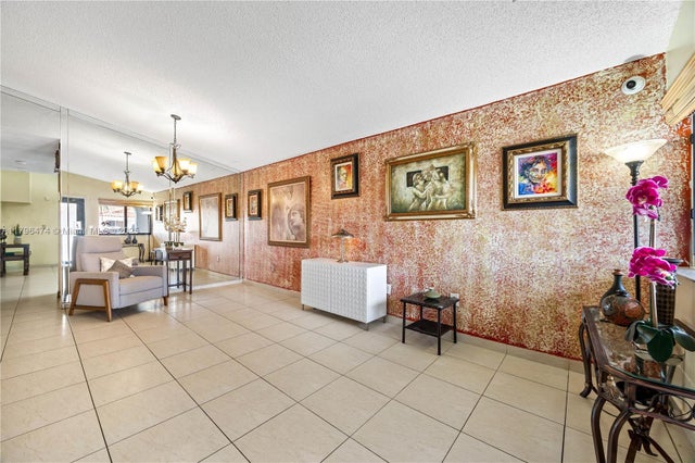 5 of 36 - 2462 W 65th St, Hialeah, FL