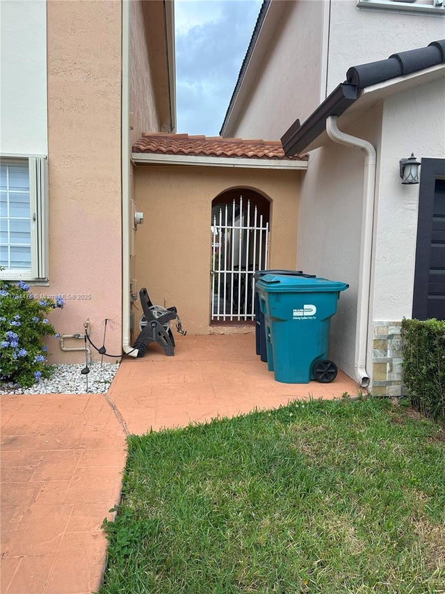 3 of 33 - 16263 Sw 97th St 16263, Miami, FL