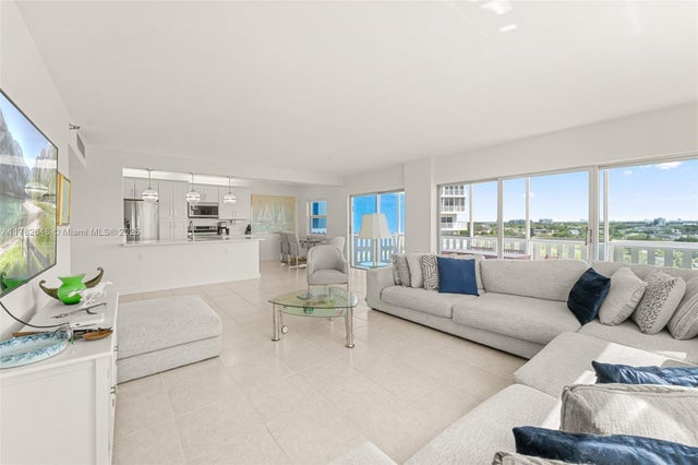 1 of 11 - 4001 Hillcrest Dr 1017, Hollywood, FL