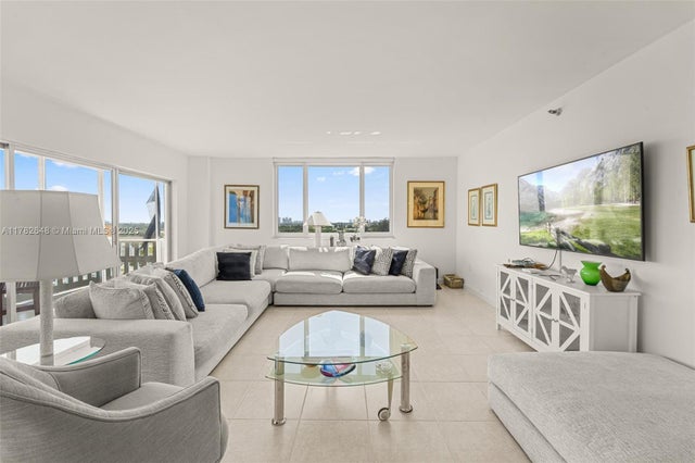 3 of 11 - 4001 Hillcrest Dr 1017, Hollywood, FL