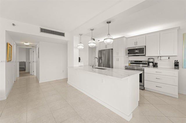 4 of 11 - 4001 Hillcrest Dr 1017, Hollywood, FL