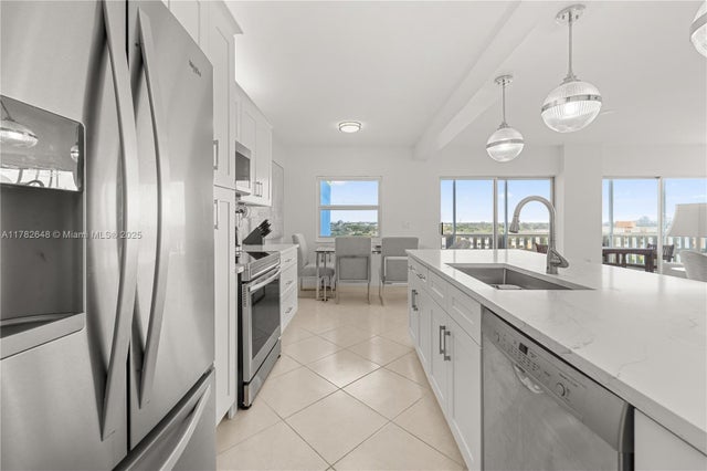 5 of 11 - 4001 Hillcrest Dr 1017, Hollywood, FL