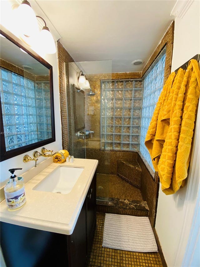 4 of 13 - 335 Ocean Dr 228, Miami Beach, FL