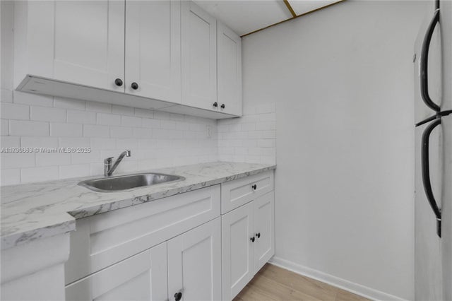1 of 33 - 2145 Pierce St 418, Hollywood, FL