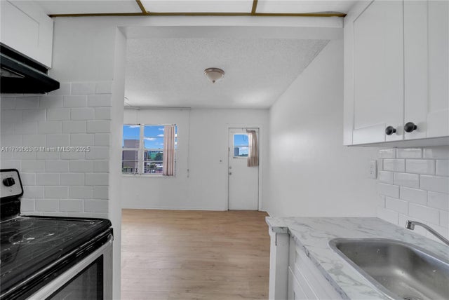 2 of 33 - 2145 Pierce St 418, Hollywood, FL