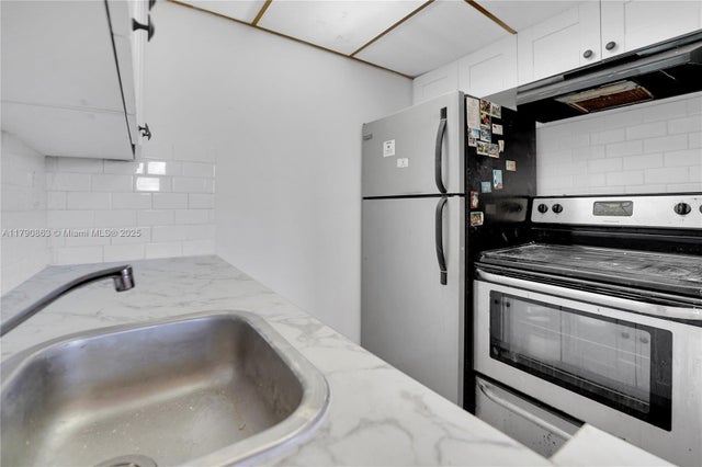 4 of 33 - 2145 Pierce St 418, Hollywood, FL