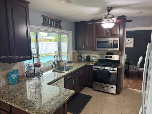 2 of 5 - 11940 Nw 29th Mnr, Sunrise, FL