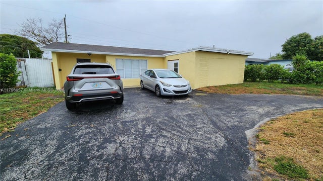2 of 27 - 6881 Sheridan St, Hollywood, FL