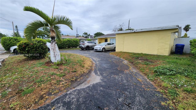 3 of 27 - 6881 Sheridan St, Hollywood, FL
