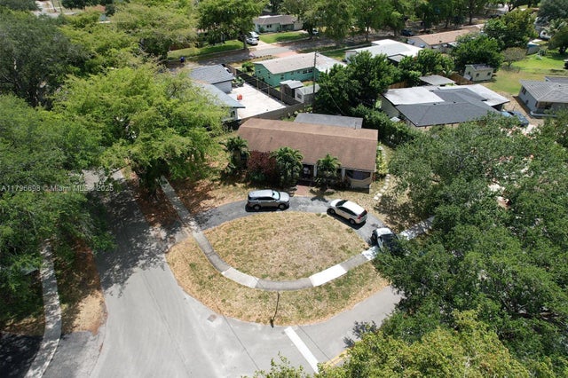 3 of 27 - 5718 Monroe St, Hollywood, FL
