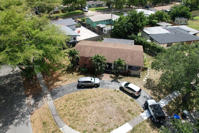 4 of 27 - 5718 Monroe St, Hollywood, FL