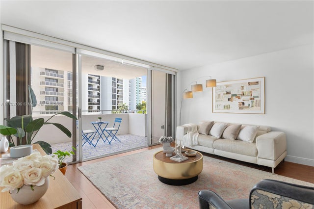 2 of 44 - 11 Island Ave 407, Miami Beach, FL