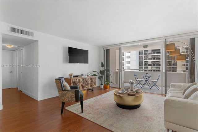 3 of 44 - 11 Island Ave 407, Miami Beach, FL