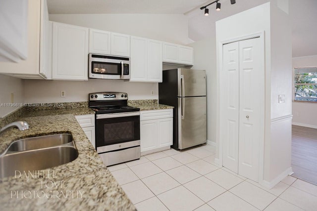 4 of 16 - 557 Nw Fairfax Ave, Port St Lucie, FL