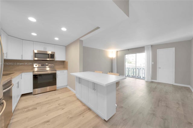4 of 30 - 200 Galen Dr 308, Key Biscayne, FL