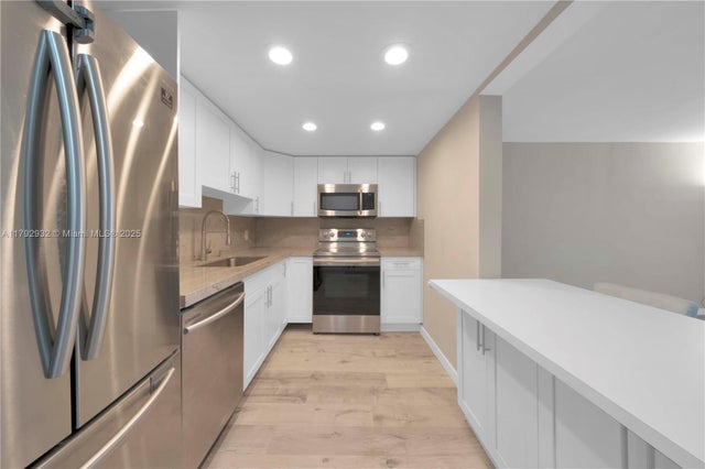 5 of 30 - 200 Galen Dr 308, Key Biscayne, FL