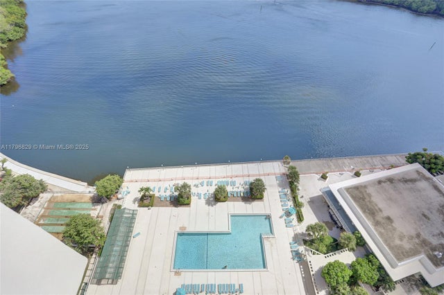 3 of 26 - 300 Bayview Dr Ph10, Sunny Isles Beach, FL