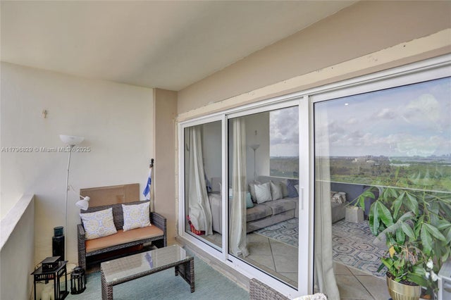 5 of 26 - 300 Bayview Dr Ph10, Sunny Isles Beach, FL
