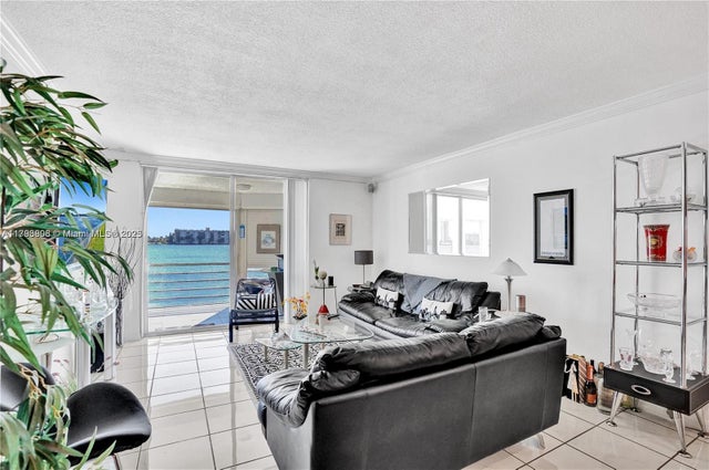 5 of 22 - 1000 Ne 191st St 21, Miami, FL