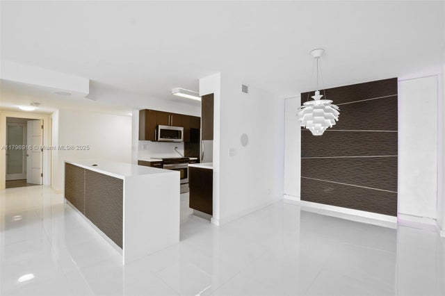 2 of 27 - 800 Ne 195th St 204, Miami, FL