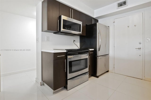 3 of 27 - 800 Ne 195th St 204, Miami, FL