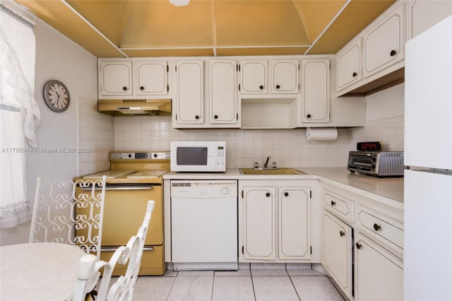 4 of 28 - 1005 Country Club Dr 307, Margate, FL