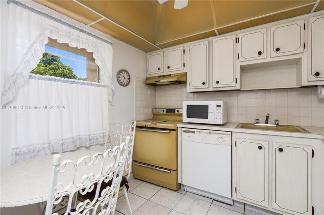 5 of 28 - 1005 Country Club Dr 307, Margate, FL