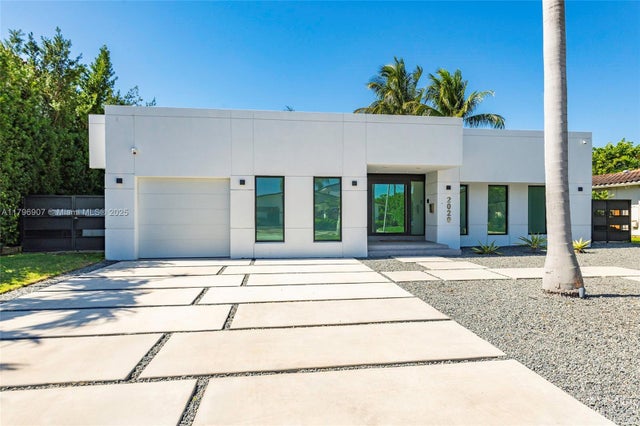 1 of 30 - 2020 Ne 121st Rd, North Miami, FL