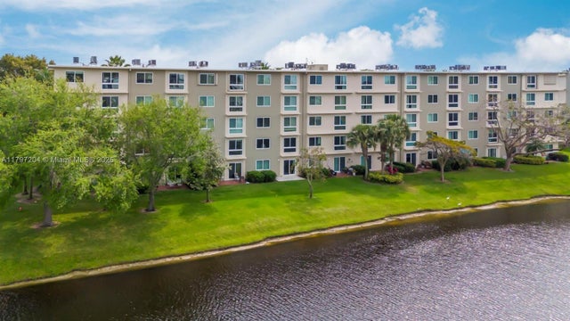 1 of 22 - 2106 S Cypress Bend Dr 203, Pompano Beach, FL