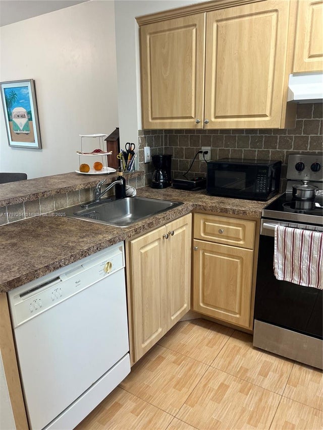 5 of 22 - 2106 S Cypress Bend Dr 203, Pompano Beach, FL