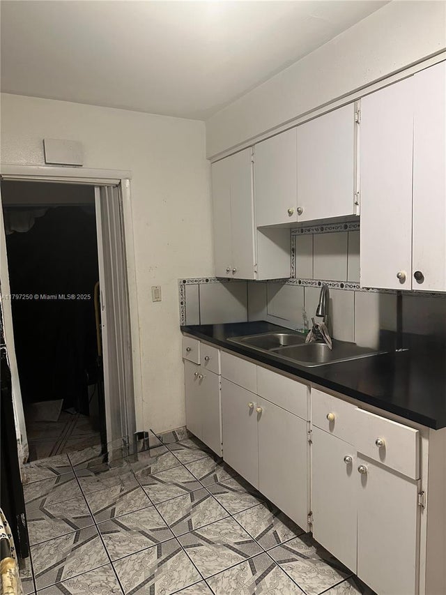 4 of 8 - 199 Nw 30th Ter, Fort Lauderdale, FL