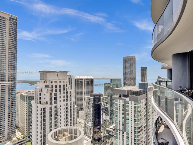 1 of 32 - 1000 Brickell Plz Ph5103, Miami, FL