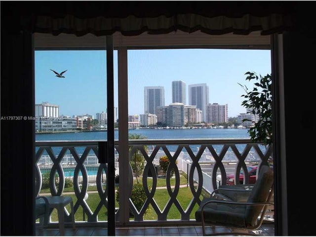 3 of 27 - 450 Golden Isles Dr 2h, Hallandale Beach, FL