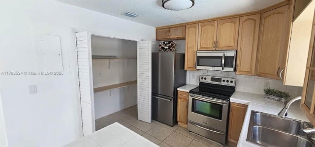 2 of 19 - 14661 Sw 50th St, Miami, FL