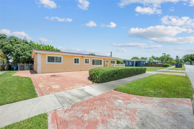 4 of 30 - 1461 Nw 175th Ter, Miami Gardens, FL
