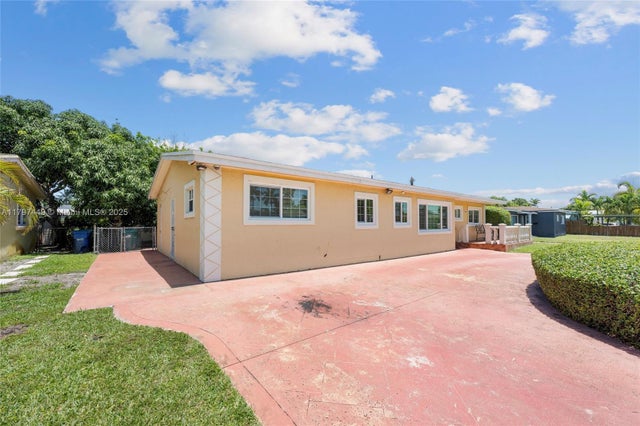 5 of 30 - 1461 Nw 175th Ter, Miami Gardens, FL