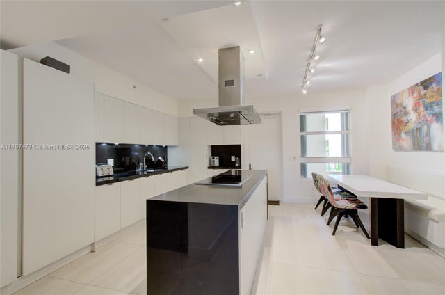 4 of 38 - 701 Crandon Blvd 402, Key Biscayne, FL