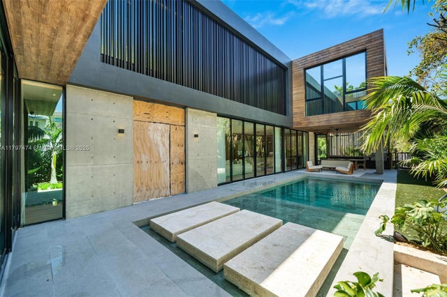 5 of 17 - 3101 Jefferson St, Miami, FL