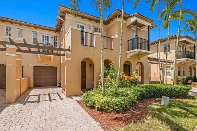 2 of 44 - 8706 Blaze Ct, Davie, FL