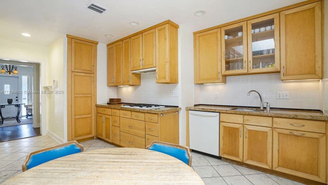 5 of 26 - 1423 Biarritz Dr, Miami Beach, FL