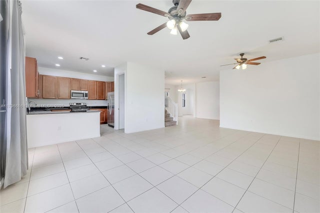 3 of 20 - 704 Ne 193 St, Miami, FL