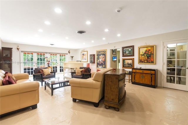5 of 27 - 610 Lake Dasha Cir, Plantation, FL