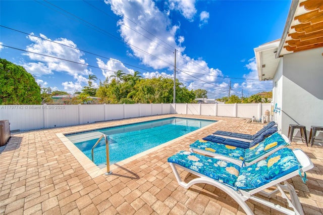 5 of 37 - 207 Sw 11th St, Dania Beach, FL