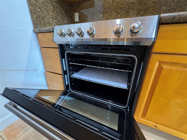 5 of 54 - 1700 Pierce St 202, Hollywood, FL