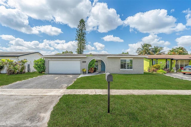 2 of 30 - 9652 Nw 19th Pl, Sunrise, FL