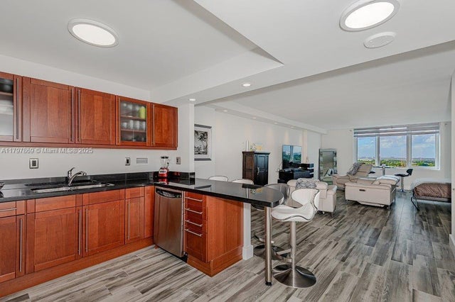 2 of 28 - 2301 Collins Ave 1532, Miami Beach, FL
