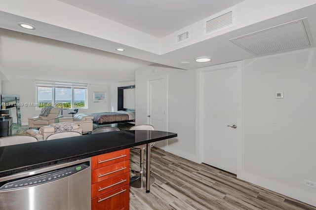 3 of 28 - 2301 Collins Ave 1532, Miami Beach, FL